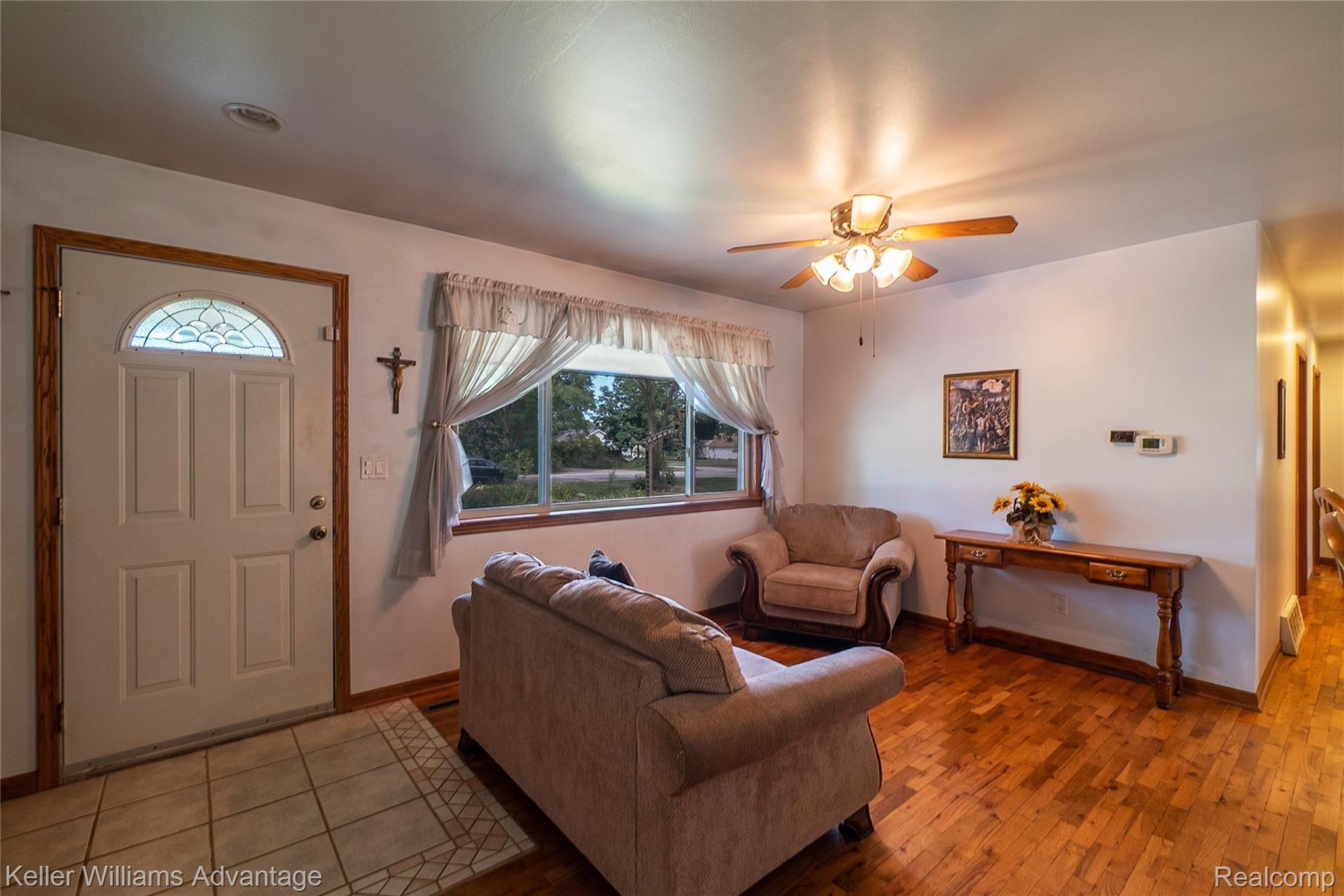 4077 West Ray Road Grand Blanc, MI 48439 - Photo 6 of 41 RayRd_4077_Livingroom 1.jpg