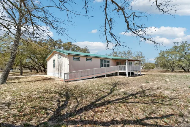 $475,000 | 609 County Road 785, Natalia, TX 78059
