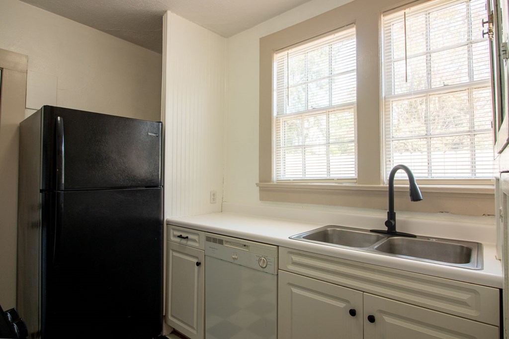 1505 1/2 16th Avenue Columbus, GA 31901 - Photo 4 of 10 a kitchen with a refrigerator and window