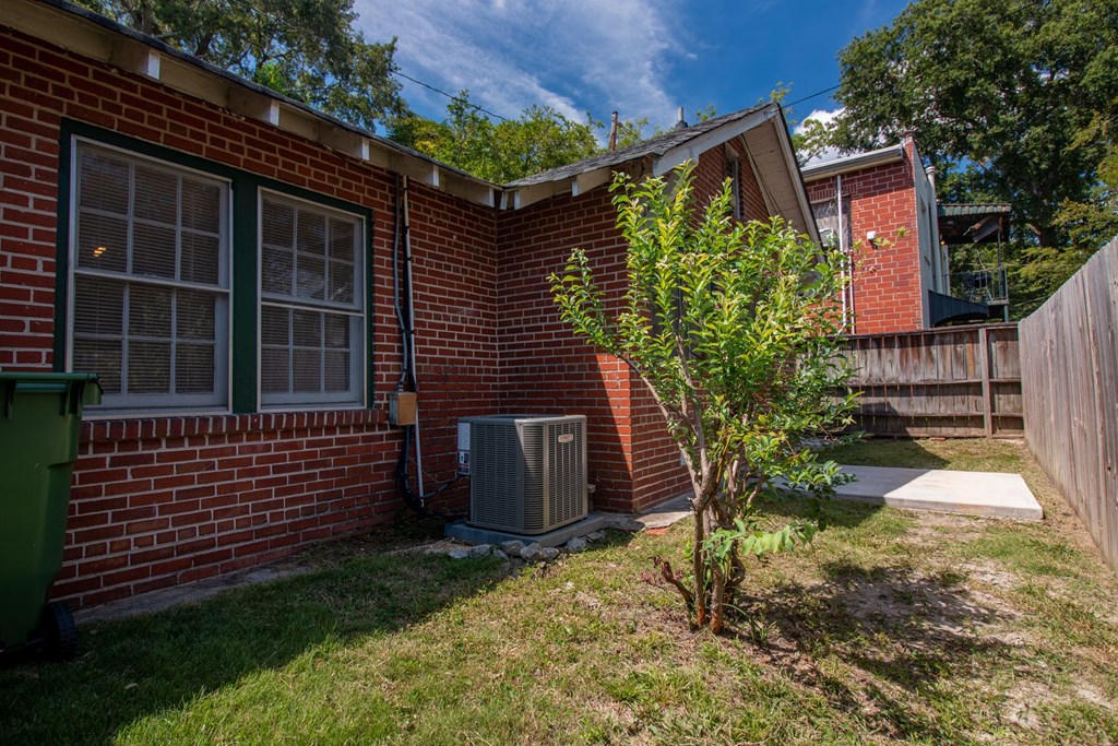 1505 1/2 16th Avenue Columbus, GA 31901 - Photo 10 of 10 a front view of a house with garden