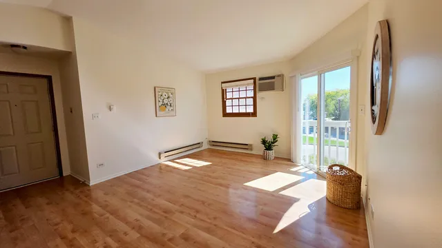 $142,500 | 4302 West Shamrock Lane, Unit 3C, McHenry, IL 60050