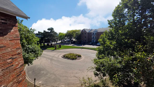 $142,500 | 4302 West Shamrock Lane, Unit 3C, McHenry, IL 60050