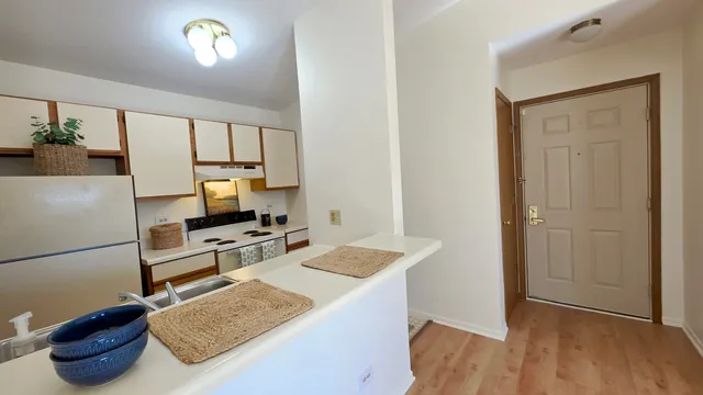 $142,500 | 4302 West Shamrock Lane, Unit 3C, McHenry, IL 60050