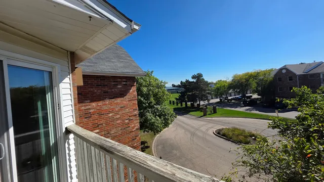 $142,500 | 4302 West Shamrock Lane, Unit 3C, McHenry, IL 60050