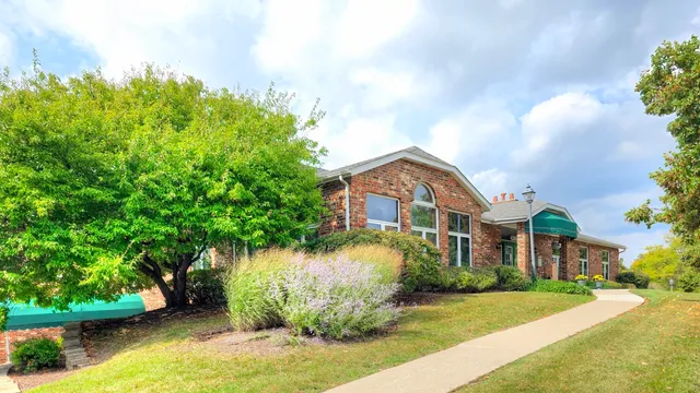 $142,500 | 4302 West Shamrock Lane, Unit 3C, McHenry, IL 60050