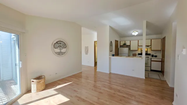 $142,500 | 4302 West Shamrock Lane, Unit 3C, McHenry, IL 60050