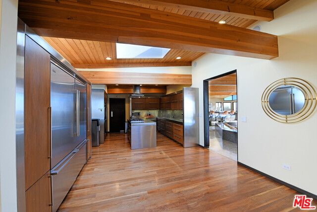 1443 Devlin Drive Los Angeles, CA 90069 - Photo 13 of 41