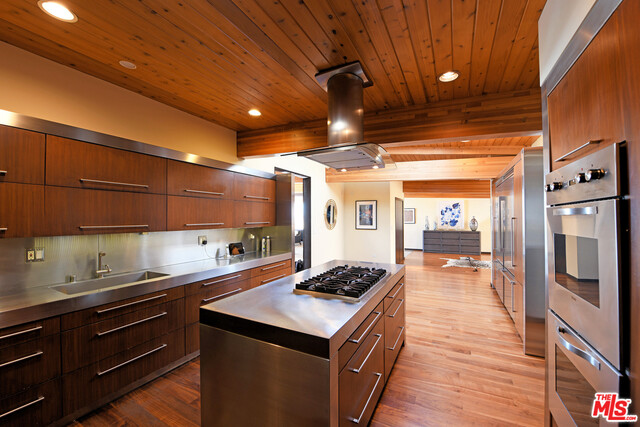 1443 Devlin Drive Los Angeles, CA 90069 - Photo 14 of 41