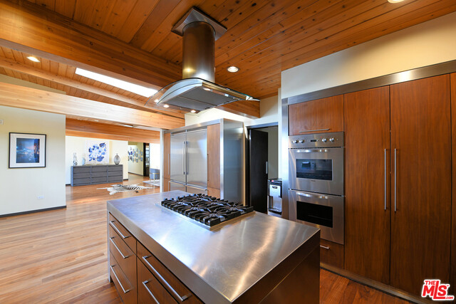 1443 Devlin Drive Los Angeles, CA 90069 - Photo 15 of 41