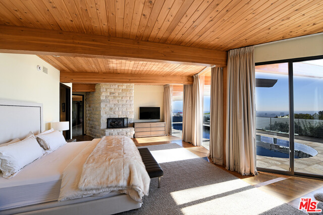 1443 Devlin Drive Los Angeles, CA 90069 - Photo 16 of 41