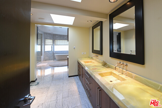 1443 Devlin Drive Los Angeles, CA 90069 - Photo 20 of 41