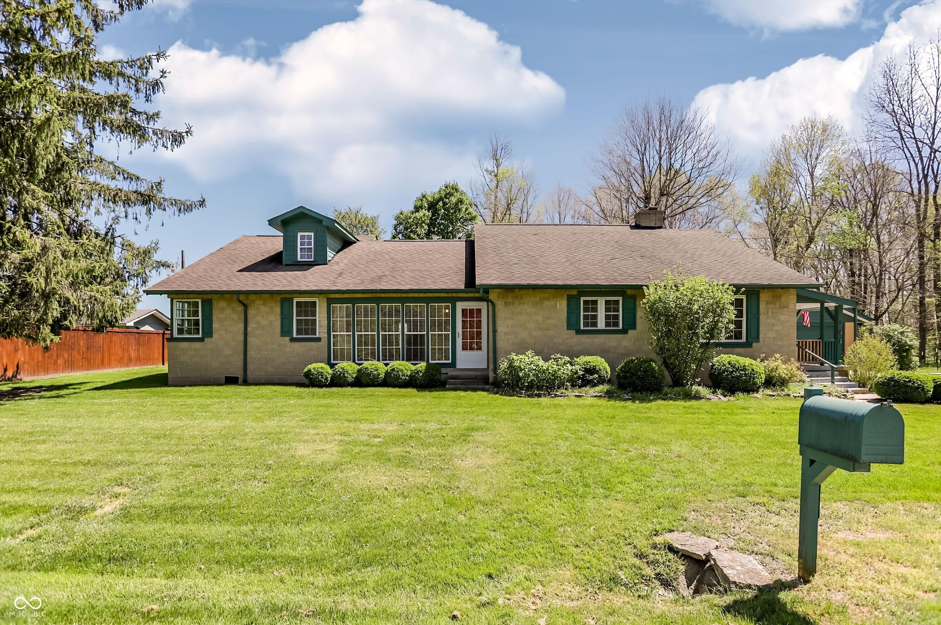 8644 South Addison Avenue Knightstown, IN 46148 - Photo 1 of 49