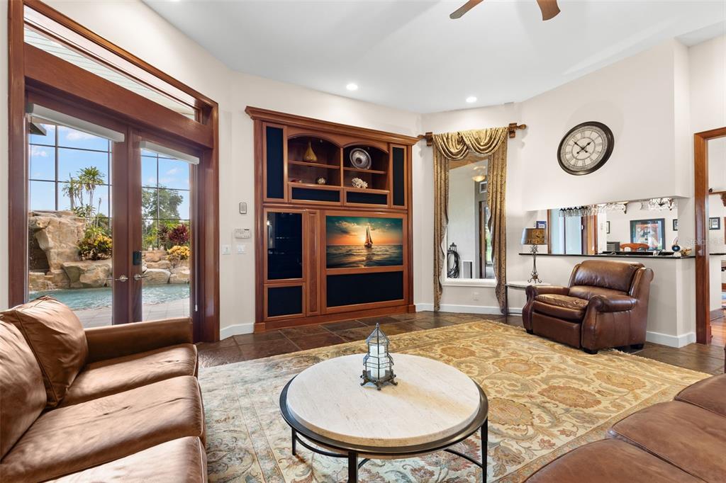 211 Rue Des Chateaux Tarpon Springs, FL 34688 - Photo 13 of 100