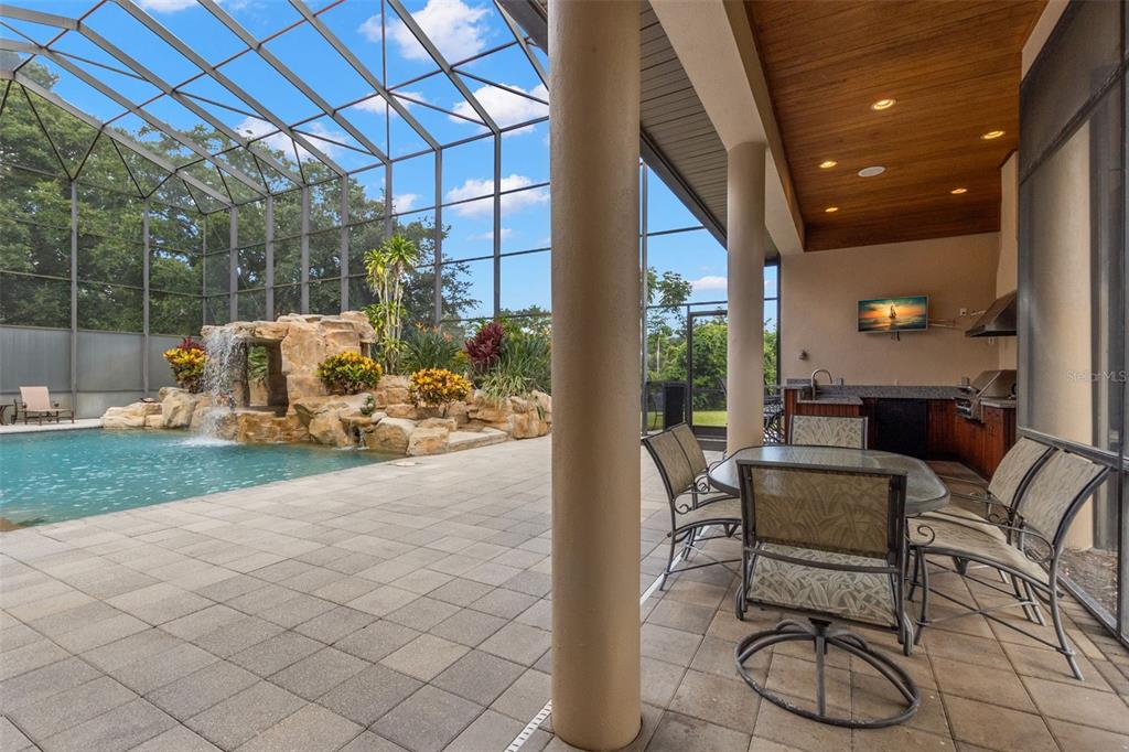 211 Rue Des Chateaux Tarpon Springs, FL 34688 - Photo 36 of 100