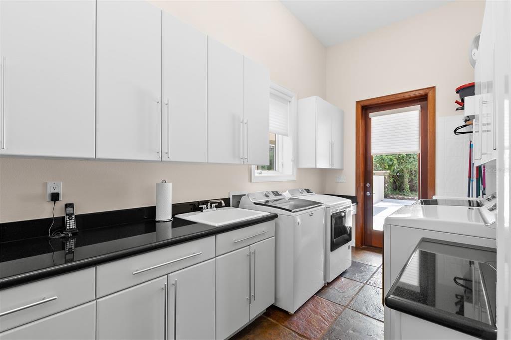 211 Rue Des Chateaux Tarpon Springs, FL 34688 - Photo 90 of 100