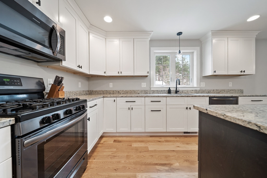 2 Mapleton Road Merrimac, MA 01860 - Photo 8 of 35