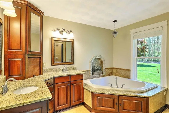 $895,000 | 26 Richmond Townhouse Road, Carolina, RI 02812