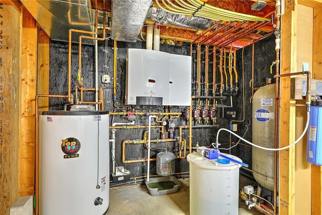 $895,000 | 26 Richmond Townhouse Road, Carolina, RI 02812