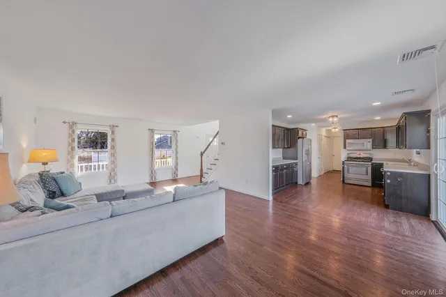 $729,000 | 4 Danamarie Lane, East Patchogue, NY 11772