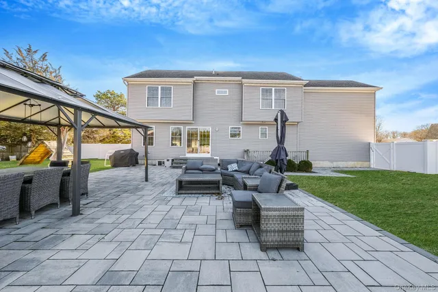 $729,000 | 4 Danamarie Lane, East Patchogue, NY 11772