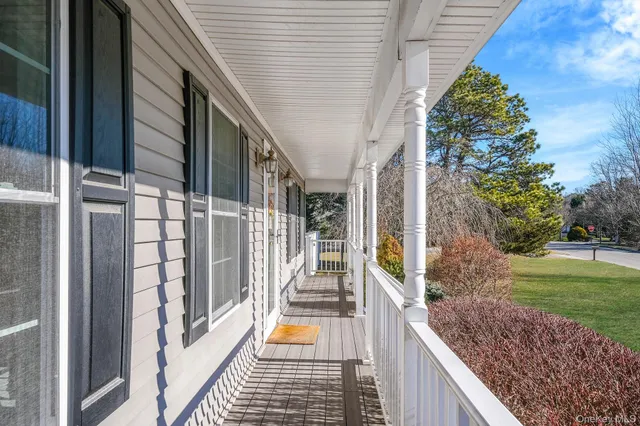 $729,000 | 4 Danamarie Lane, East Patchogue, NY 11772