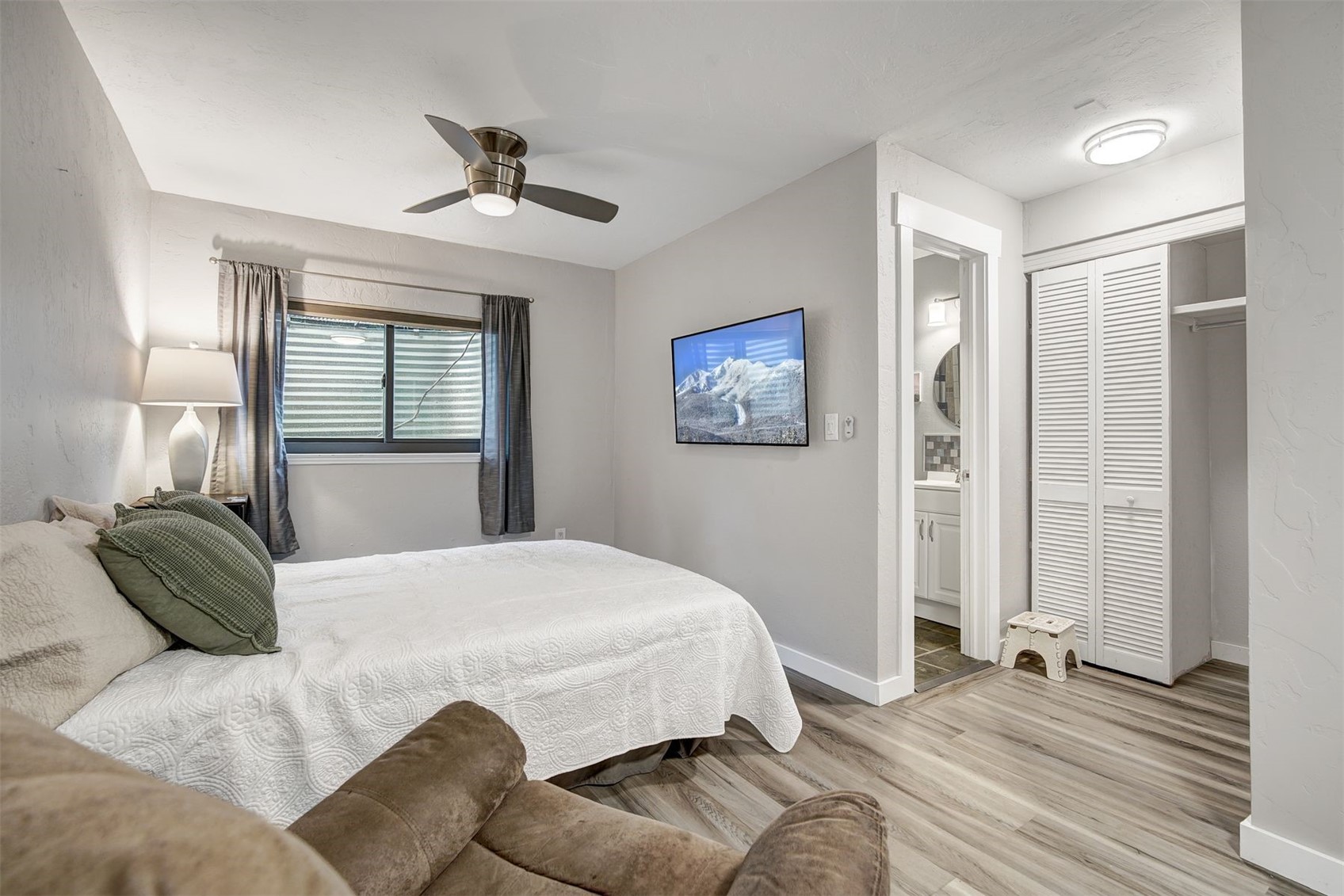52 Club House Road, Unit 44 Breckenridge, CO 80424 - Photo 21 of 28 a bedroom with a bed and wooden floor