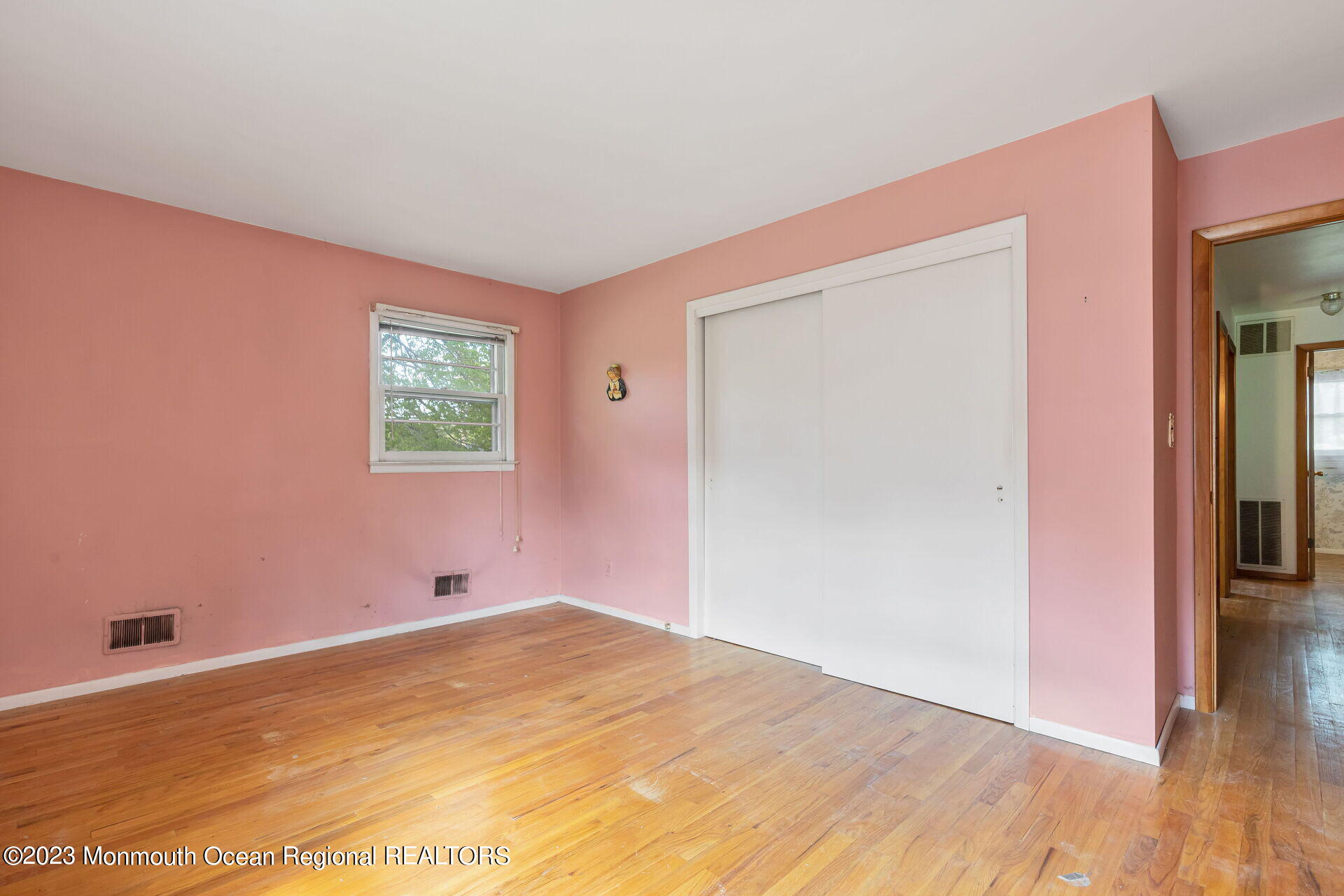 186 Middle Road Hazlet, NJ 07730 - Photo 25 of 32 025-1920x1280-photo