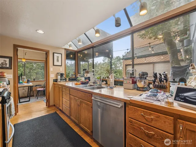 $1,049,000 | 2028 34th Avenue South, Seattle, WA 98144