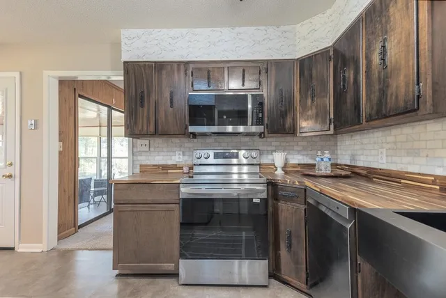 $319,000 | 5750 Brighton-Clopton Road, Brighton, TN 38011