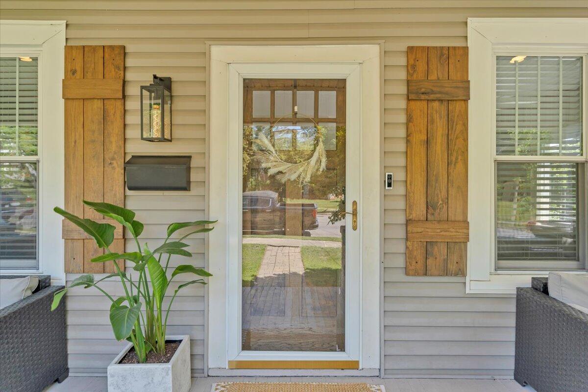 1205 Summit Avenue Southwest Roanoke, VA 24015 - Photo 3 of 52 03-MIB09266