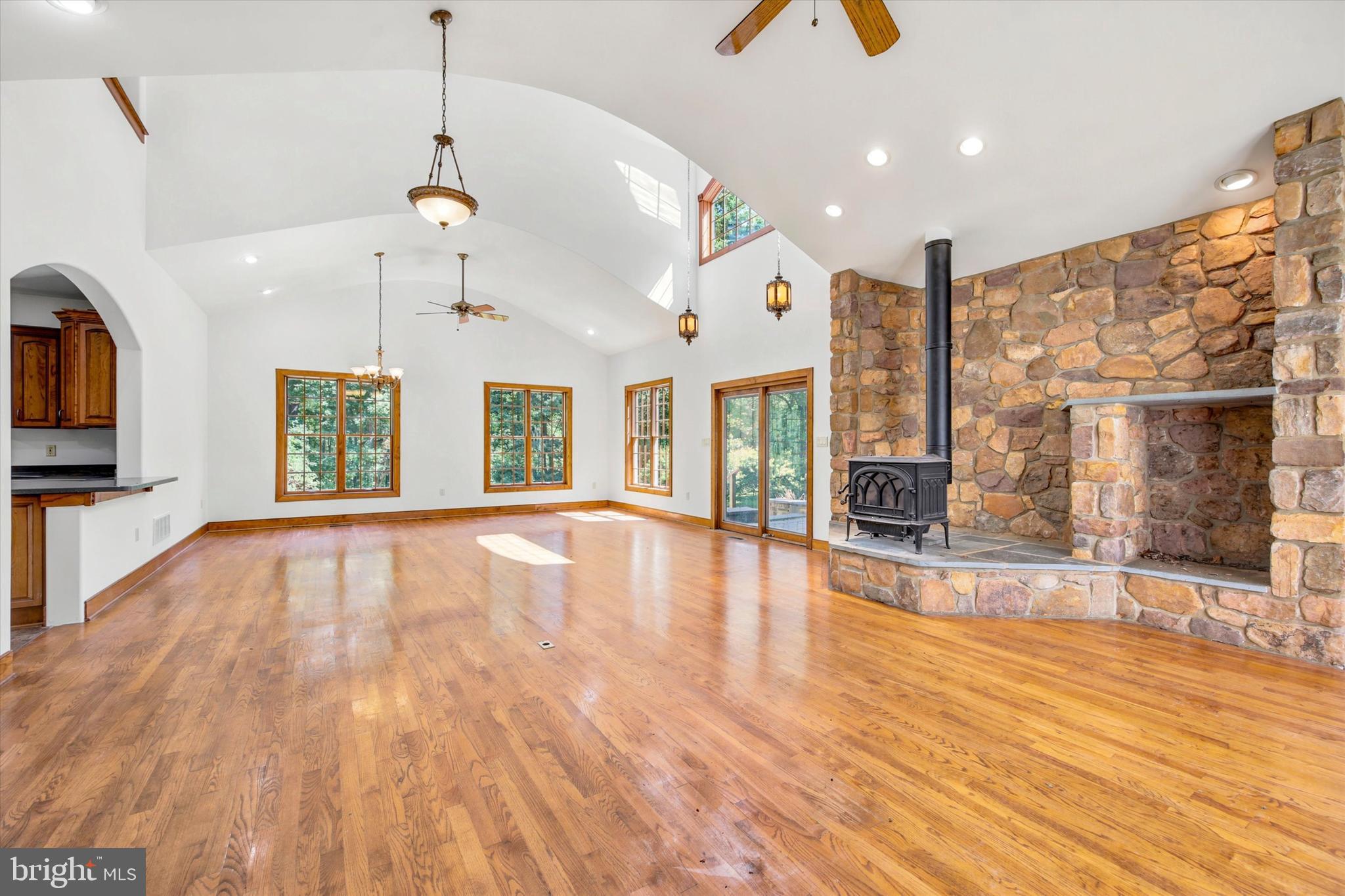151 Line Road Malvern, PA 19355 - Photo 8 of 39 Living Space