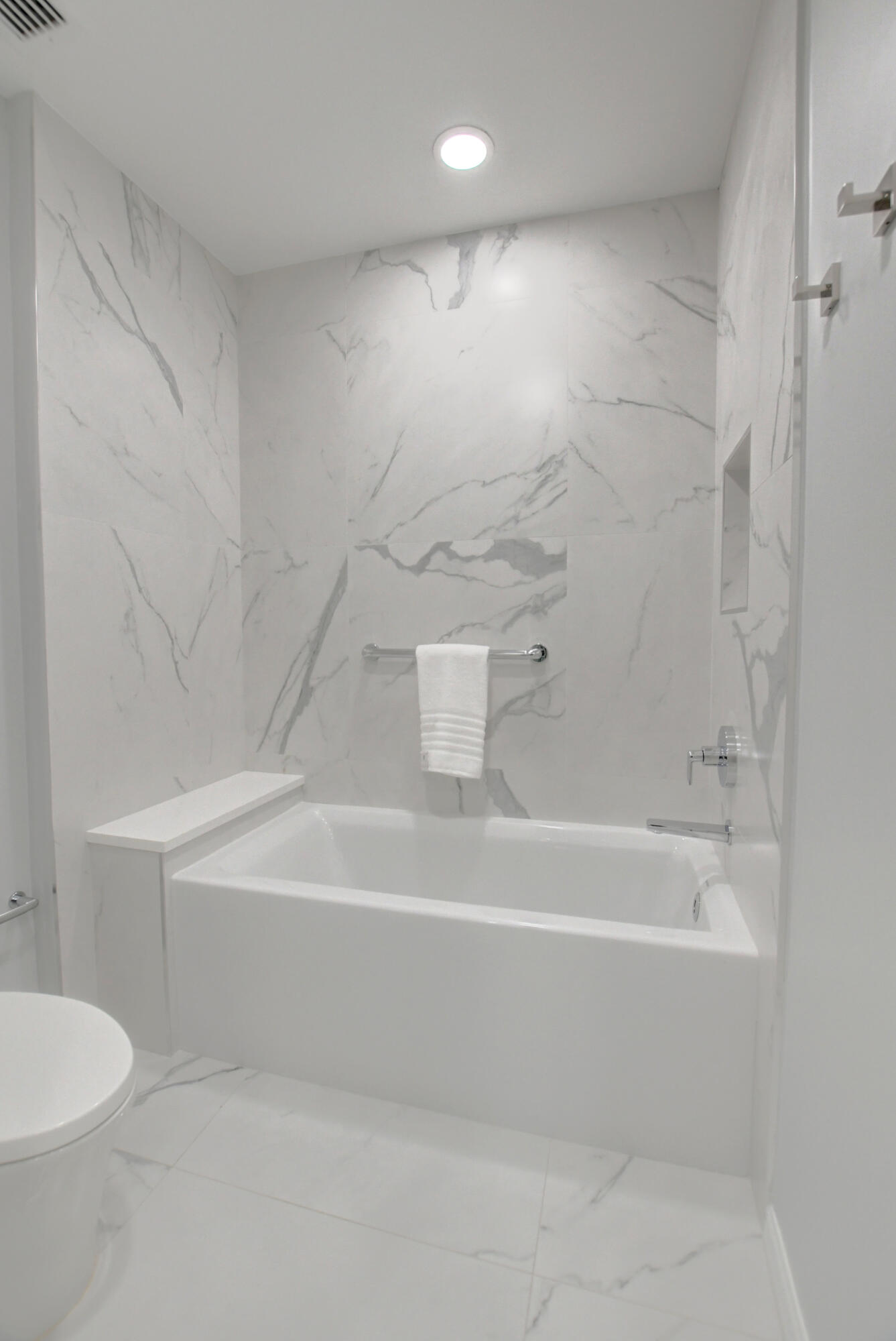 2471 Northwest 59th Street, Unit 804 Boca Raton, FL 33496 - Photo 26 of 68 separate bathtub