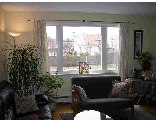 24 Whitman Road, Unit 13 24 Waltham, MA 02453 - Photo 3 of 6 Gallery Image 3