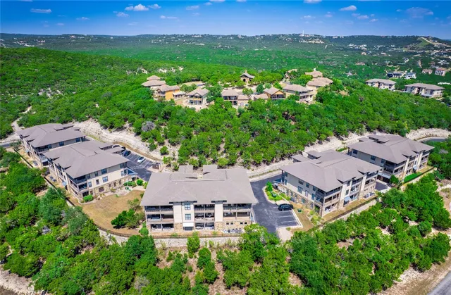 a picture of a wall with a white wall and white wall