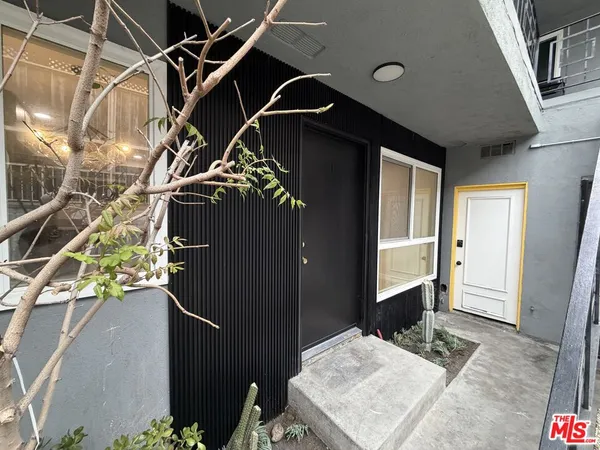$1,795 | 4327 Lankershim Boulevard, North Hollywood, CA 91602