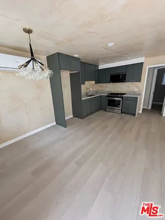 $1,995 | 4327 Lankershim Boulevard, North Hollywood, CA 91602