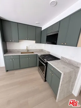 $1,995 | 4327 Lankershim Boulevard, North Hollywood, CA 91602
