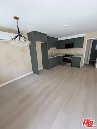 $1,995 | 4327 Lankershim Boulevard, North Hollywood, CA 91602