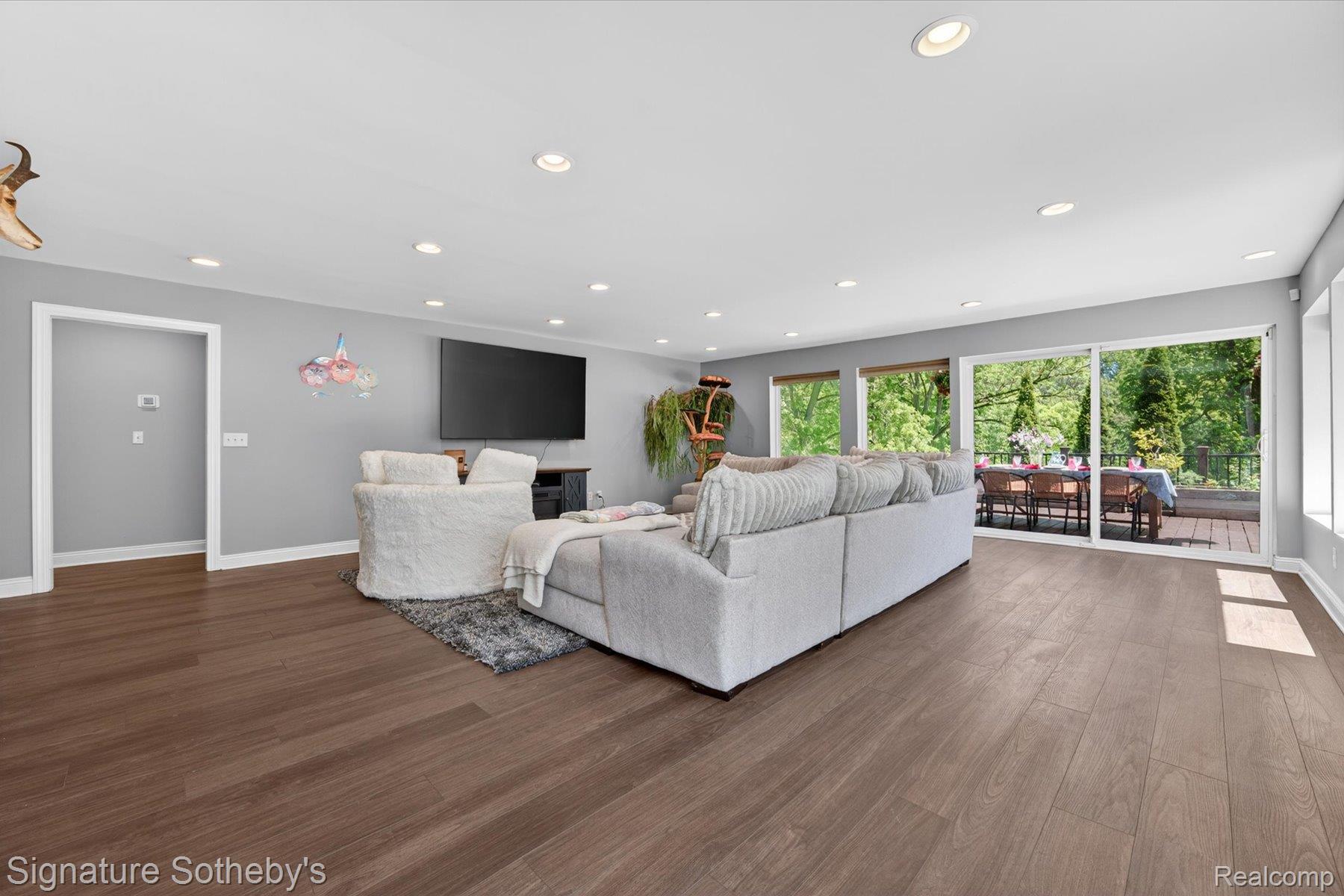 30650 Lahser Road Franklin, MI 48025 - Photo 22 of 93 018-30650-Lahser-Rd-Beverly-Hills-MI-48025-WindowStill.jpg