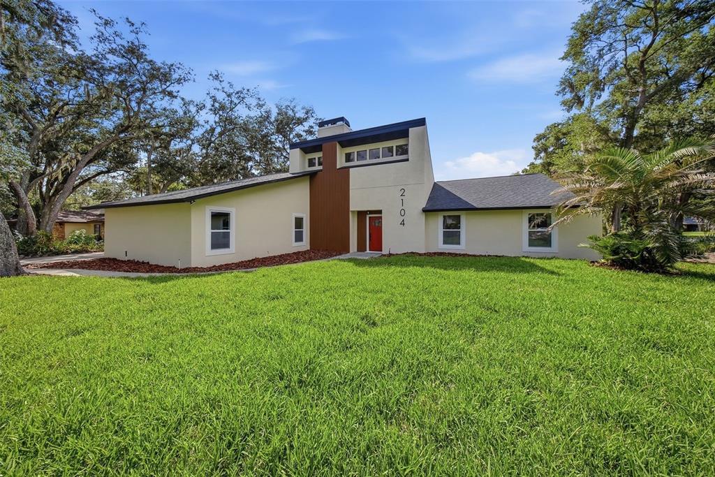2104 Doefield Court Valrico, FL 33596 - Photo 4 of 40