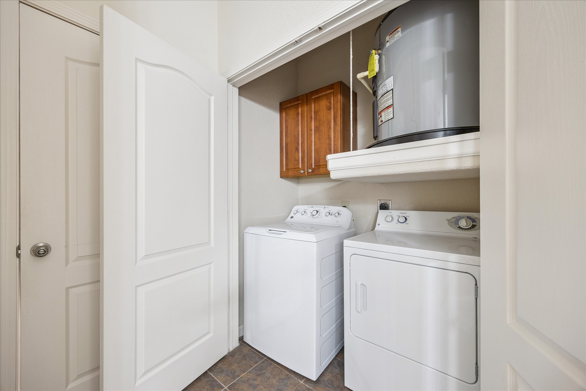 1711 Old Spanish Trail, Unit 448 Houston, TX 77054 - Photo 11 of 29 a utility room with dryer and washer