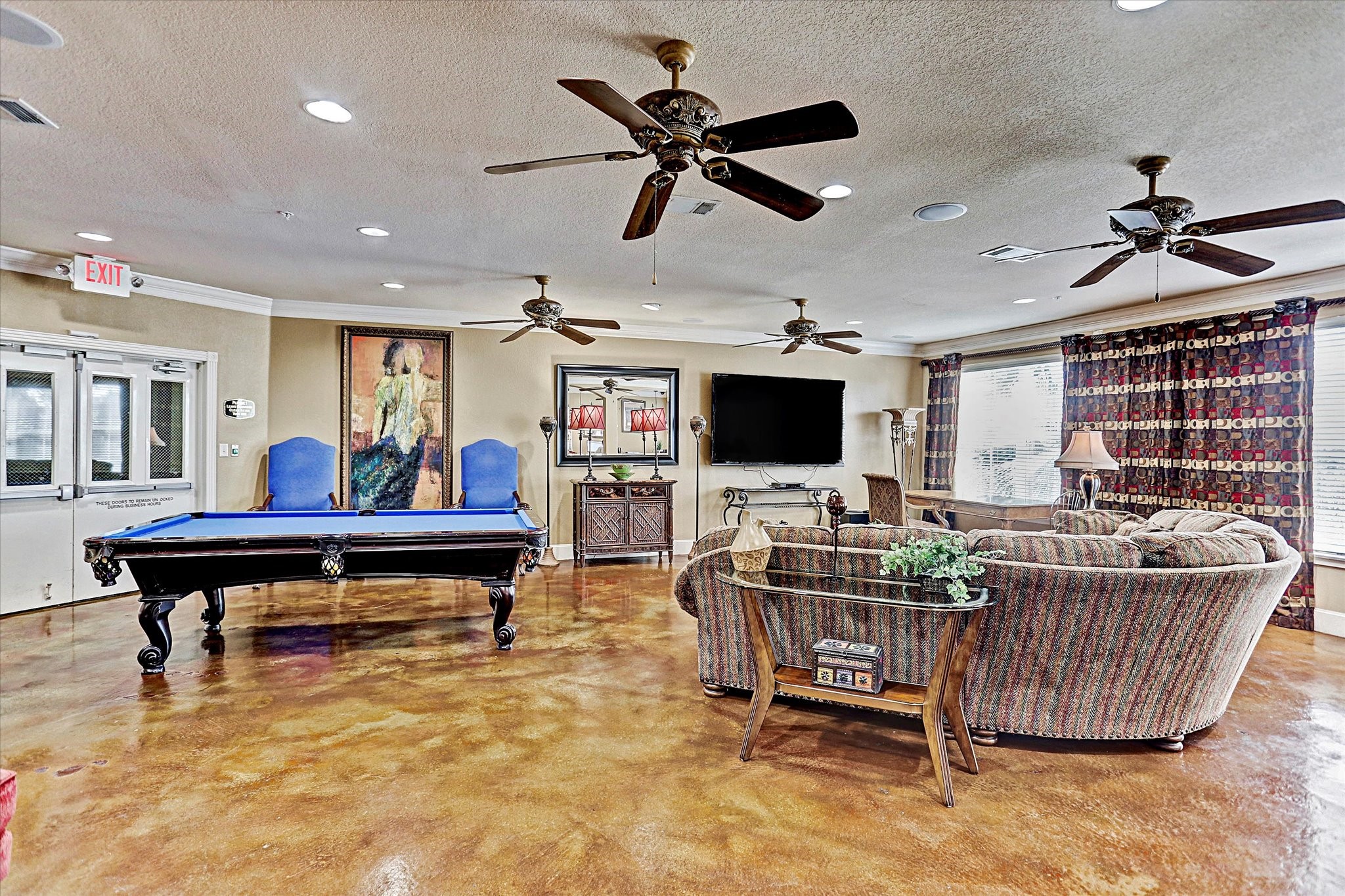 1711 Old Spanish Trail, Unit 448 Houston, TX 77054 - Photo 21 of 29 a living room with furniture and a flat screen tv