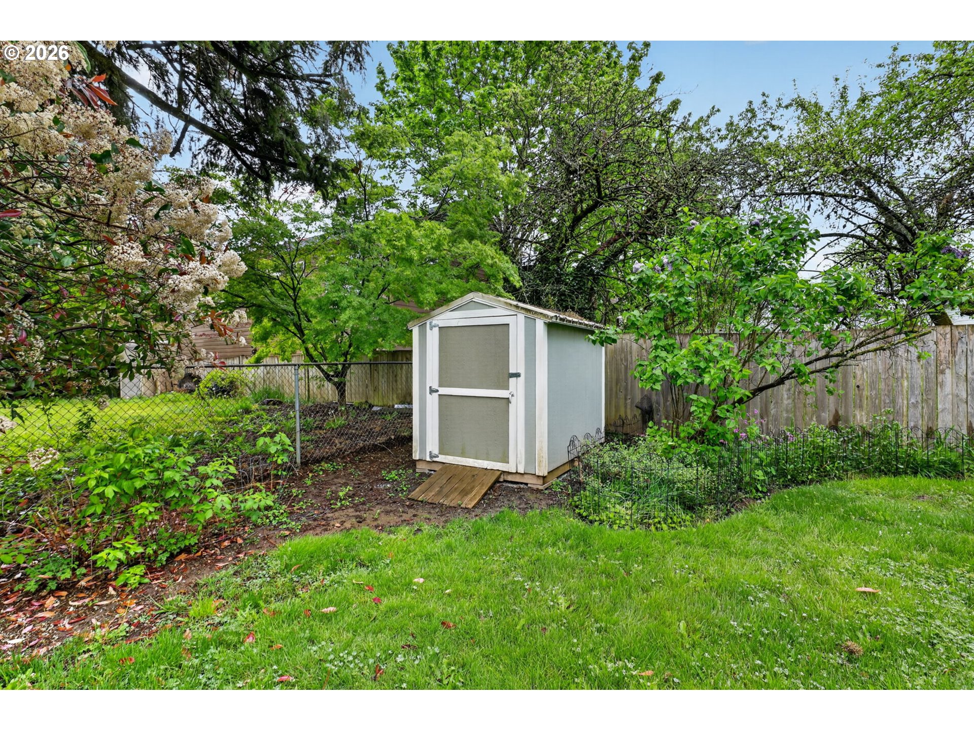 11824 Southeast Liebe Street Portland, OR 97266 - Photo 40 of 48 a backyard of a house with lots of green space