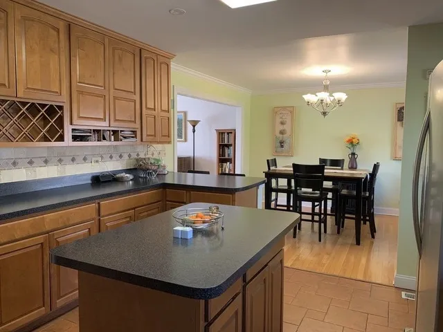 $3,700 | 7213 Bateman Street, Downers Grove, IL 60516