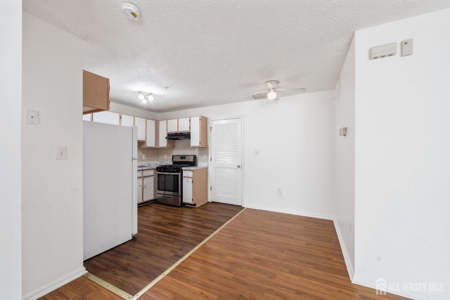 5 Prestwick Way Edison, NJ 08820 - Photo 11 of 30 Gallery Image 11