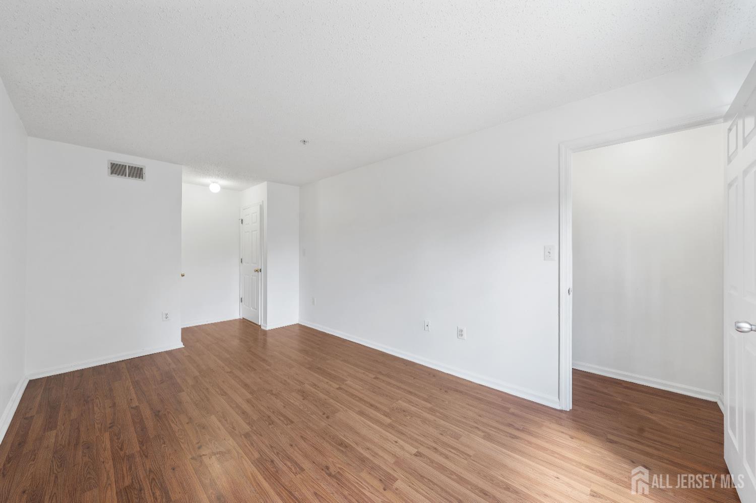 5 Prestwick Way Edison, NJ 08820 - Photo 13 of 30 Gallery Image 13