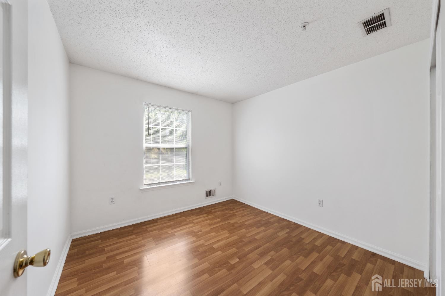 5 Prestwick Way Edison, NJ 08820 - Photo 14 of 30 Gallery Image 14