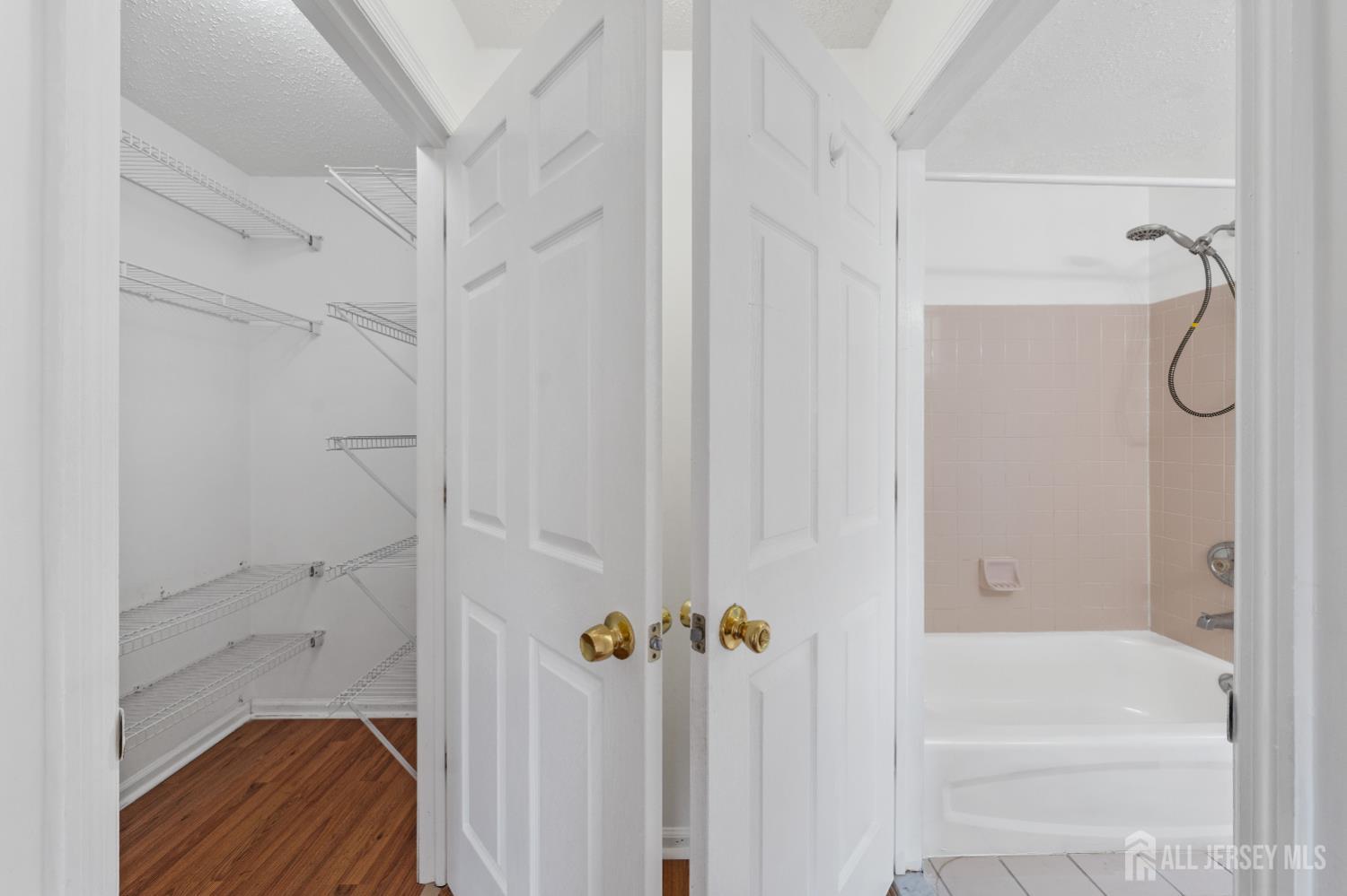 5 Prestwick Way Edison, NJ 08820 - Photo 18 of 30 Gallery Image 18