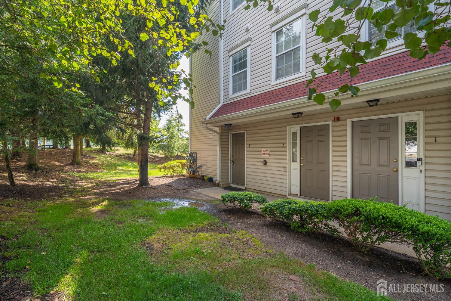 5 Prestwick Way Edison, NJ 08820 - Photo 4 of 30 Gallery Image 4