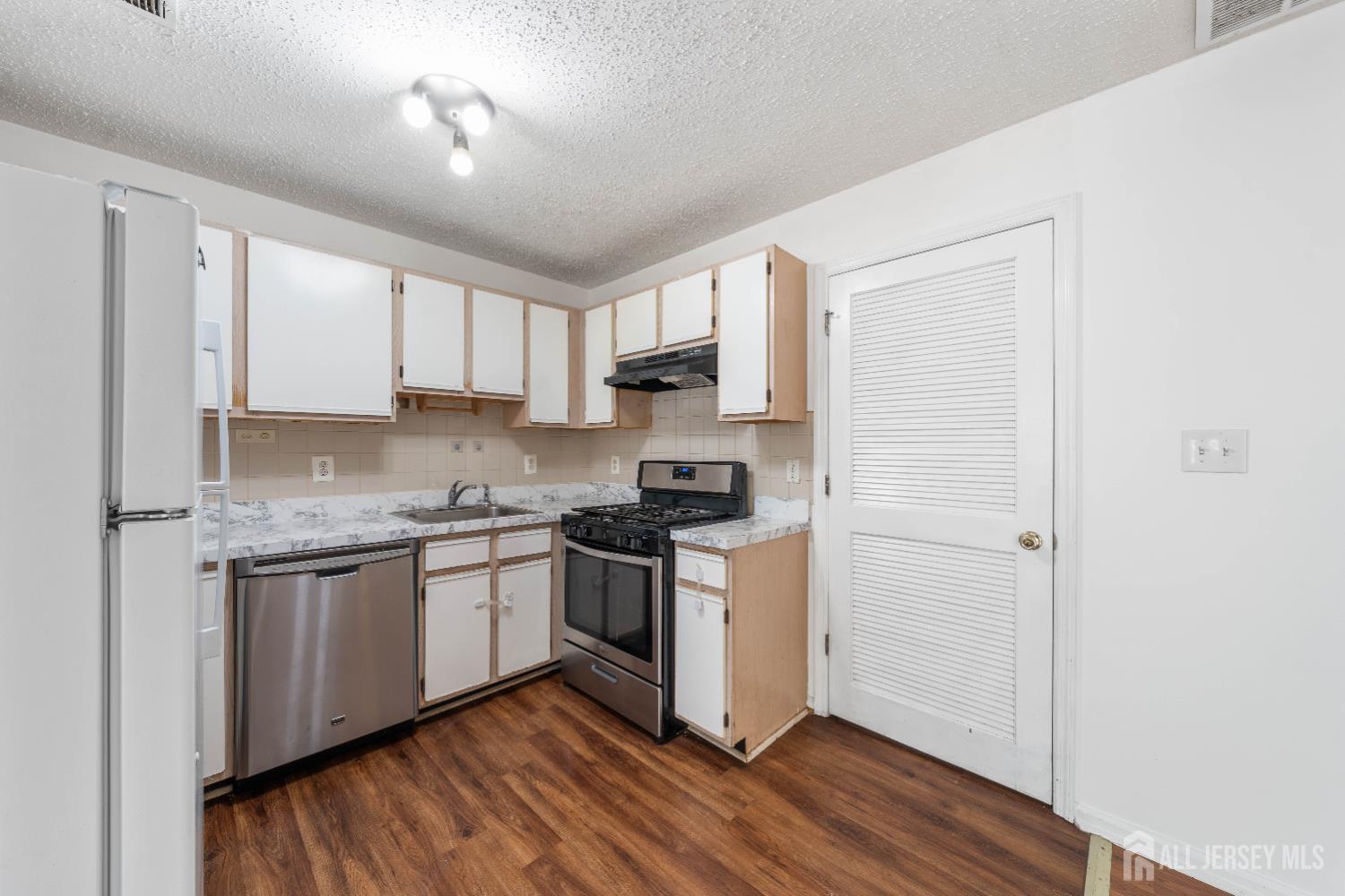 5 Prestwick Way Edison, NJ 08820 - Photo 10 of 30 Gallery Image 10